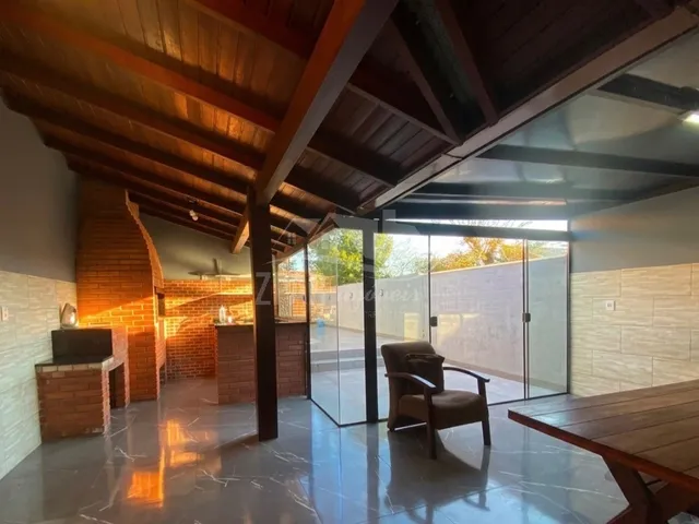Imagem 2: Imperdível! Casa à venda em Porto Alegre-RS, bairro Hípica, com 4 quartos, 2 banheiros