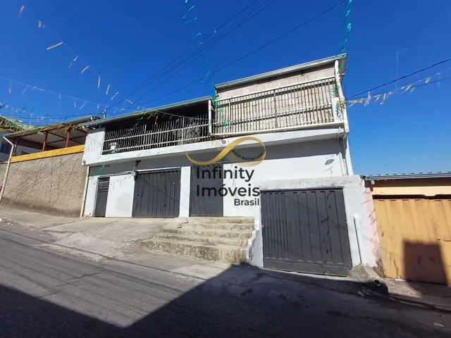Imagem: A casa possui 5 Dormitórios, 1 Suíte, 3 Banheiros, 3