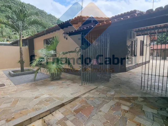 Imagem: A casa possui 3 Dormitórios, 1 Suíte, 3 Banheiros, 4
