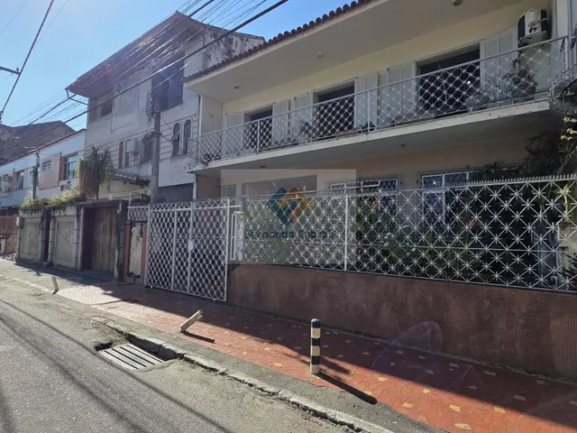 Imagem 2: Imperdível Residência de Luxo à Venda em Icaraí, Niterói-RJ: 3 Quartos, 1 Suíte, 2