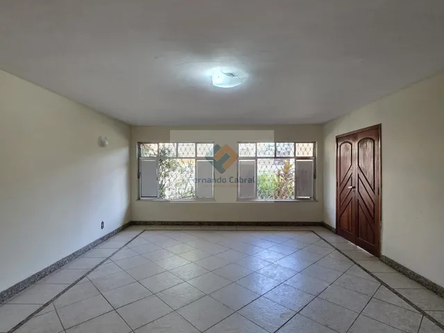 Imagem 5: Imperdível Residência de Luxo à Venda em Icaraí, Niterói-RJ: 3 Quartos, 1 Suíte, 2