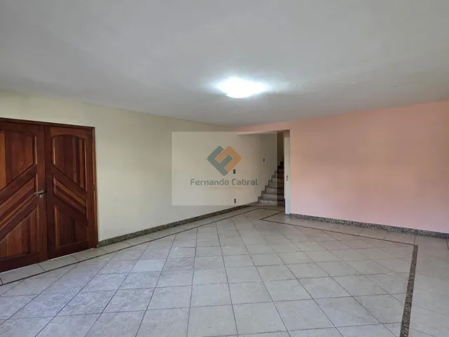 Imagem 10: Imperdível Residência de Luxo à Venda em Icaraí, Niterói-RJ: 3 Quartos, 1 Suíte, 2