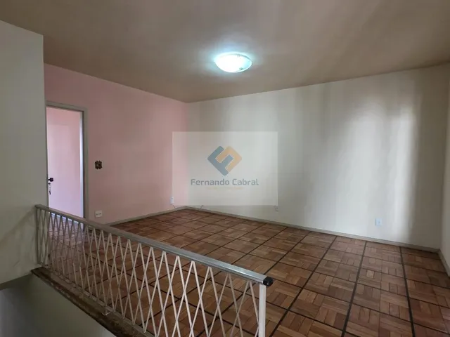 Imagem 14: Imperdível Residência de Luxo à Venda em Icaraí, Niterói-RJ: 3 Quartos, 1 Suíte, 2