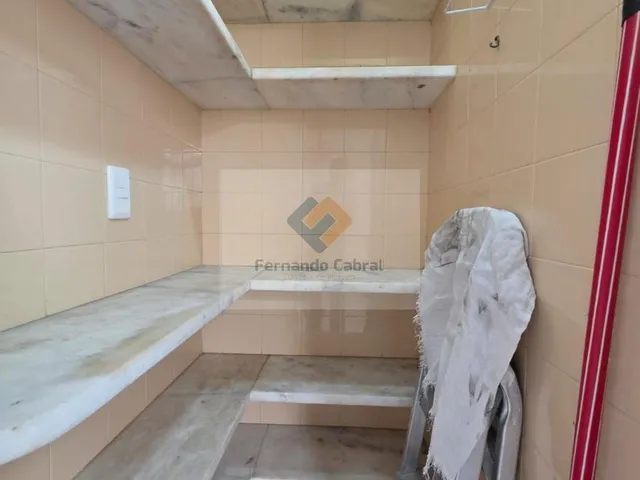 Imagem 8: Imperdível Residência de Luxo à Venda em Icaraí, Niterói-RJ: 3 Quartos, 1 Suíte, 2