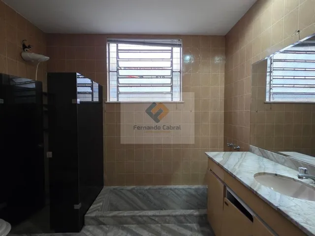Imagem 9: Imóvel de Luxo à Venda em São Francisco, Niterói-RJ: 5 Quartos, 3 Suítes, 3 Salas, 5