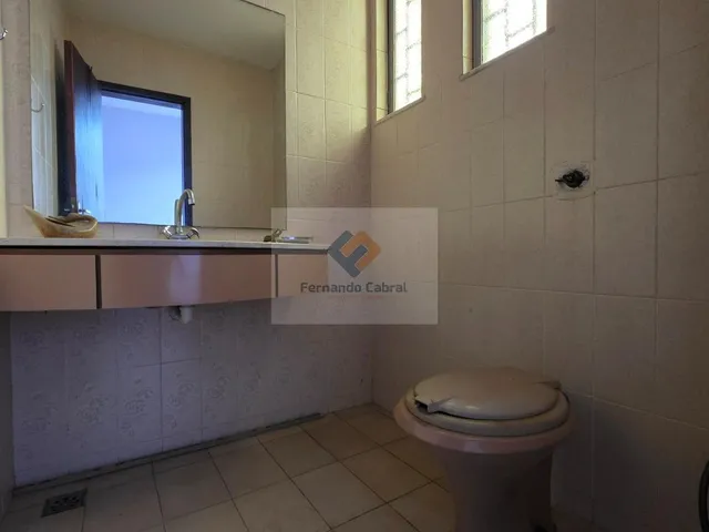 Imagem 4: Imóvel de Luxo à Venda em São Francisco, Niterói-RJ: 5 Quartos, 3 Suítes, 3 Salas, 5