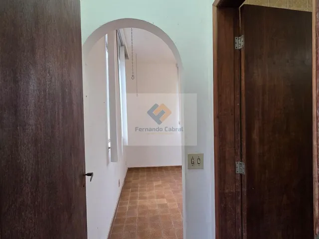 Imagem 3: Imóvel de Luxo à Venda em São Francisco, Niterói-RJ: 5 Quartos, 3 Suítes, 3 Salas, 5