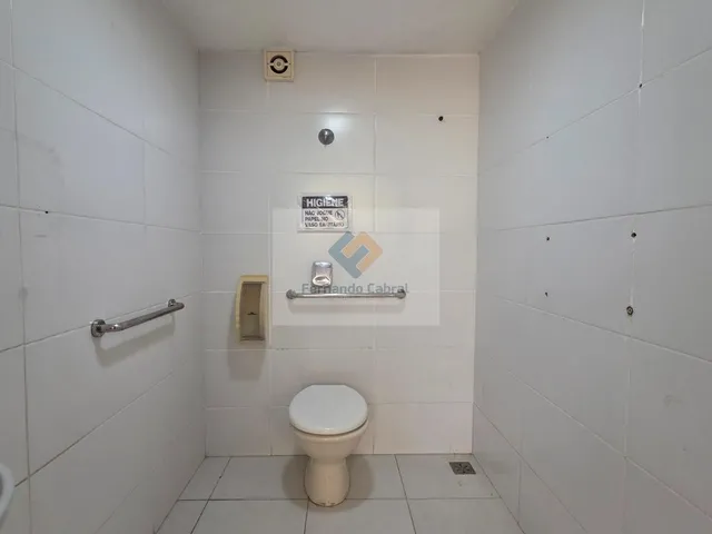 Imagem 13: Casa Comercial à Venda ou Locação em Niterói-RJ, São Francisco: 3 Quartos, 1 Suíte