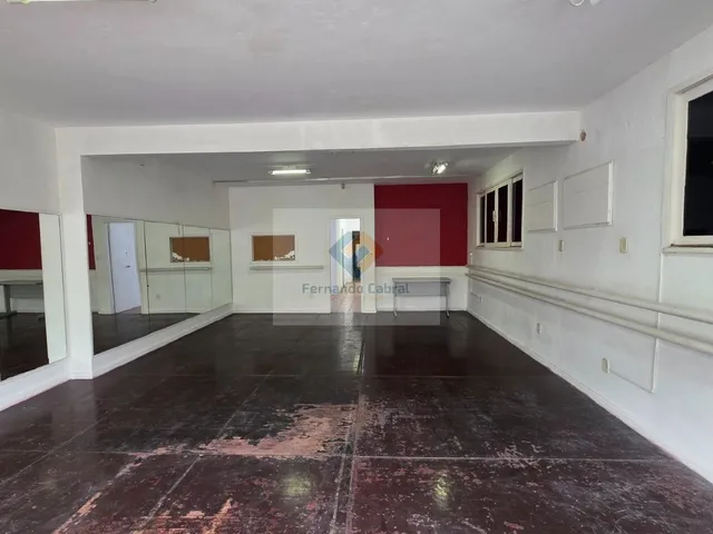 Imagem 3: Casa Comercial à Venda ou Locação em Niterói-RJ, São Francisco: 3 Quartos, 1 Suíte