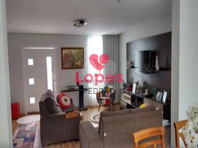 Imagem: A casa possui 3 Dormitórios, 2 Banheiros, 2 Vagas na