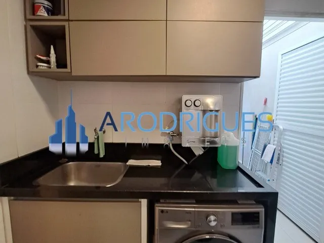 Imagem 2: Casa Duplex Mobiliada à Venda em Buraquinho - 3 Quartos, 3 Suítes, 2 Salas, 4 Banheiros
