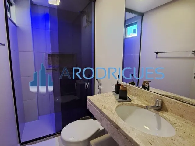 Imagem 6: Casa Duplex Mobiliada à Venda em Buraquinho - 3 Quartos, 3 Suítes, 2 Salas, 4 Banheiros