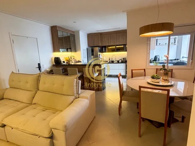 Imagem: O apartamento possui 2 Dormitórios, 1 Suíte, 2 Banheiros,