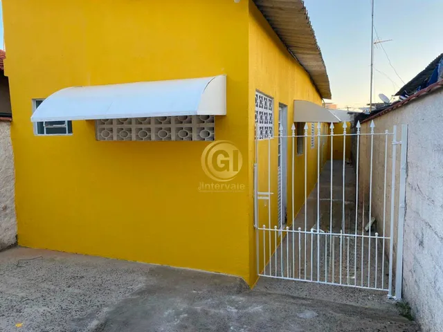 Imagem 3: Casa no Centro de Jacareí com 3 Quartos e Garagem Ampla