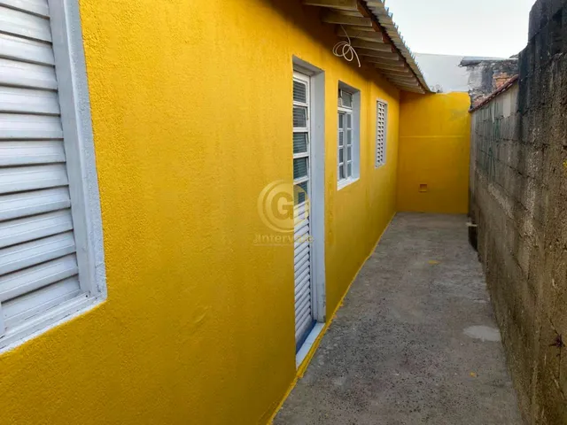 Imagem 2: Casa no Centro de Jacareí com 3 Quartos e Garagem Ampla