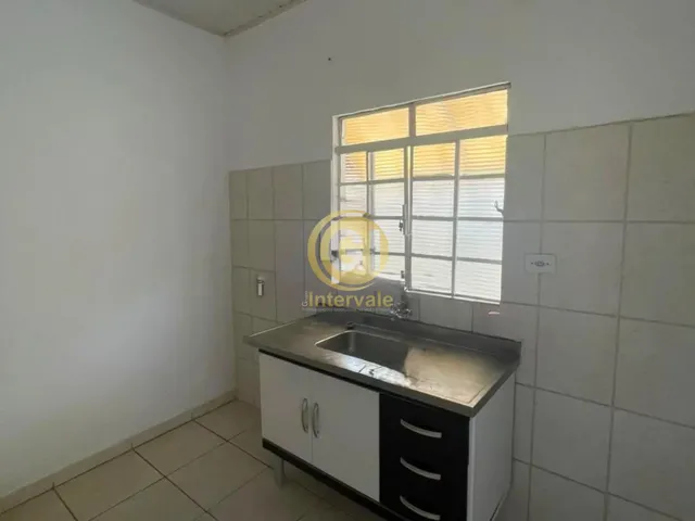 Imagem 6: Casa no Centro de Jacareí com 3 Quartos e Garagem Ampla