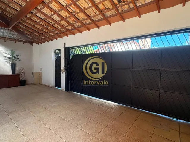 Imagem 2: Casa Residencial com Piscina, 2 Suítes e Ambientes Amplos