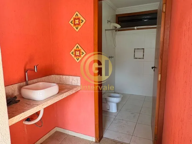 Imagem 9: Casa Residencial com Piscina, 2 Suítes e Ambientes Amplos