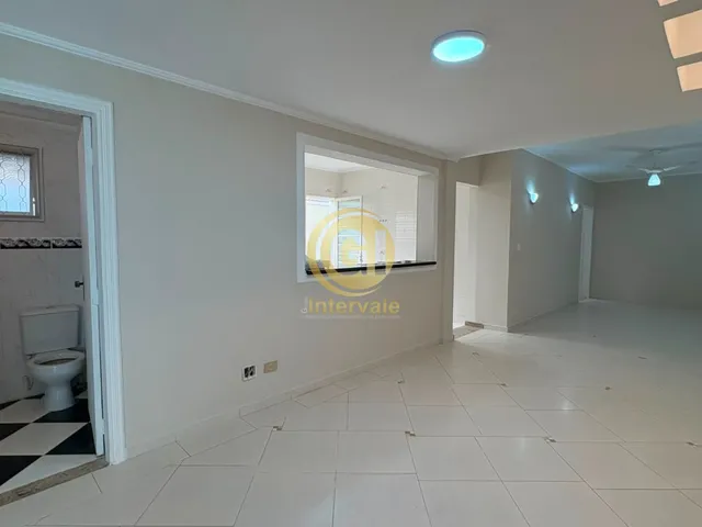 Imagem 9: Casa Térrea à Venda no Centro com 3 Dormitórios, Piscina e Área Gourmet