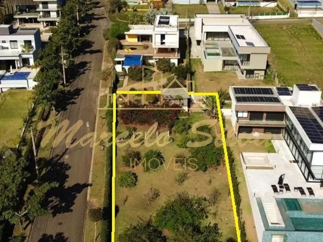 Imagem: O terreno possui 1.000m² de Área Privada e está