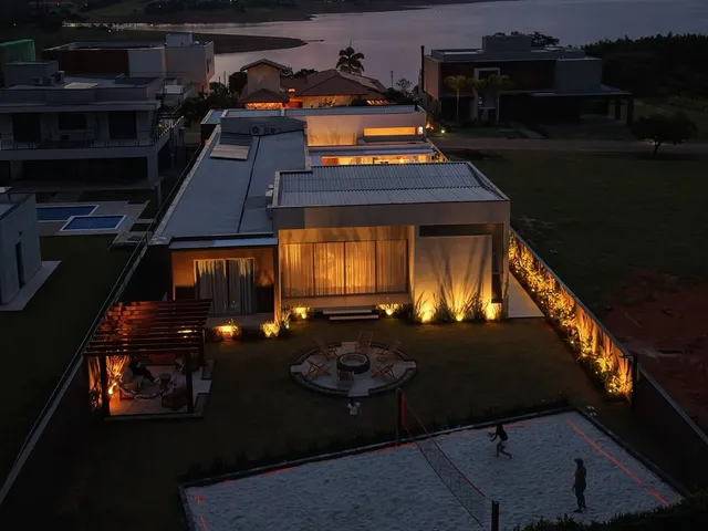 Imagem: A casa em condomínio possui 6 Dormitórios, 6 Suítes, 6