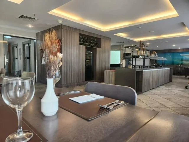 Imagem 13: Flat comercial de luxo na Barra da Tijuca com vista mar! 2 suítes, mobiliado, ótima
