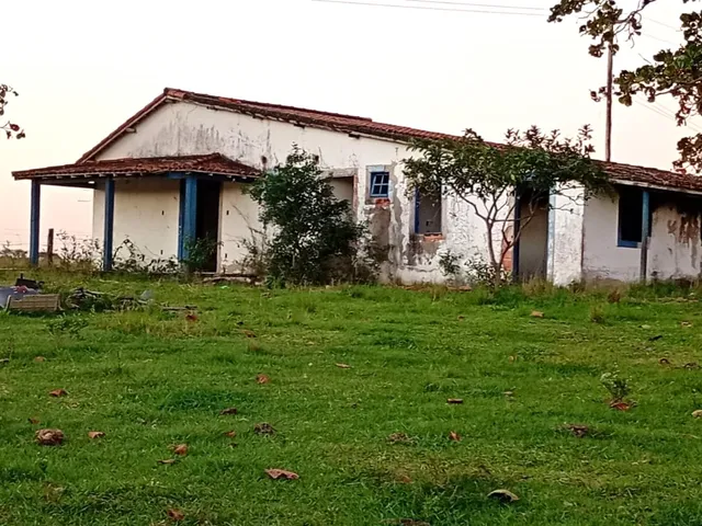 Imagem: A fazenda possui 2 Dormitórios, 2 Banheiros, 23.540m² de