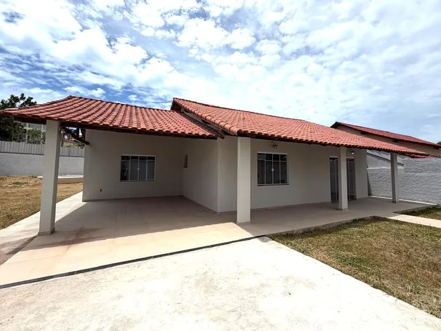 Imagem: A casa possui 3 Dormitórios, 1 Suíte, 3 Banheiros, 4