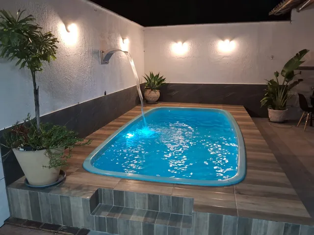 Imagem: A casa possui 3 Dormitórios, 1 Suíte, 2 Banheiros, 4