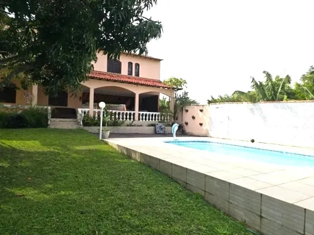 Imagem: A casa possui 4 Dormitórios, 2 Suítes, 4 Banheiros, 4