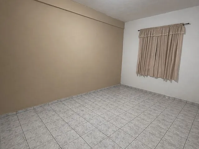 Imagem: A casa possui 3 Dormitórios, 3 Banheiros, 4 Vagas na