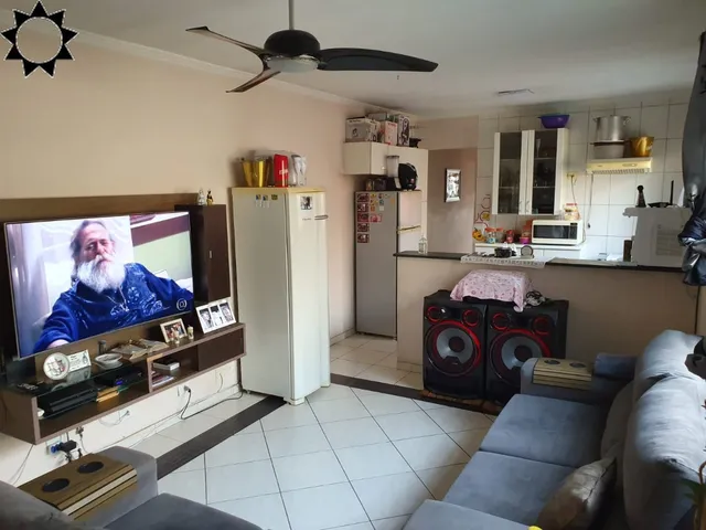 Imagem: A casa possui 3 Dormitórios, 1 Suíte, 2 Banheiros, 2