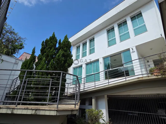 Imagem: Casa Comercial com 8 Quartos e 4 Suítes