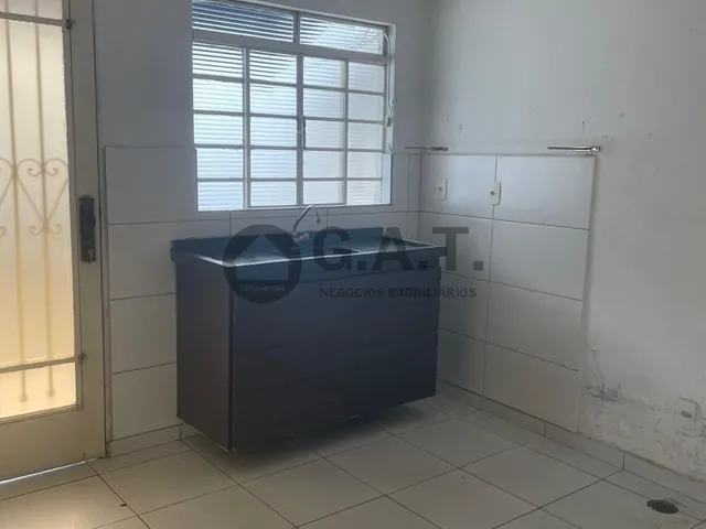 Imagem 10: Casa Comercial para Locação na Vila Leão - Sorocaba-Sp: 5 Salas, 2 Banheiros, 4 Vagas de Garagem e 200M² de Área
