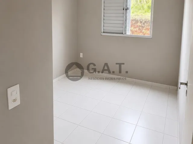 Imagem: O apartamento possui 2 Dormitórios, 1 Banheiro, 2 Vagas na