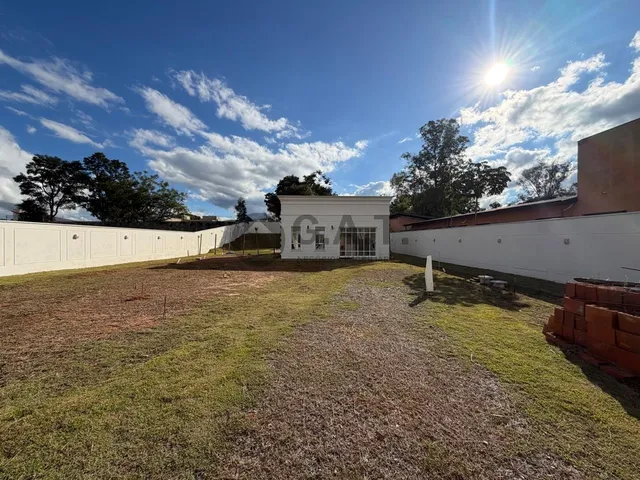 Imagem 2: Casa em Condomínio: 4 Quartos, 3 Suítes, 2 Salas, 4 Banheiros, 3 Vagas de Garagem em Aracoiaba da Serra-Sp