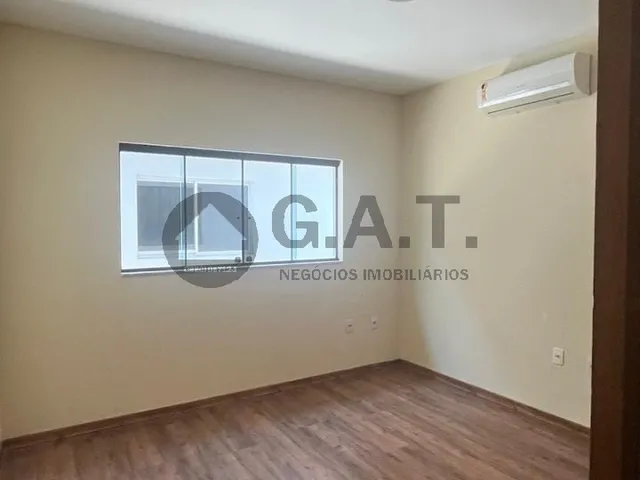 Imagem 7: Casa em condomínio: 4 quartos, 4 suítes, 2 salas, 6 banheiros, 4 vagas, 380m² em