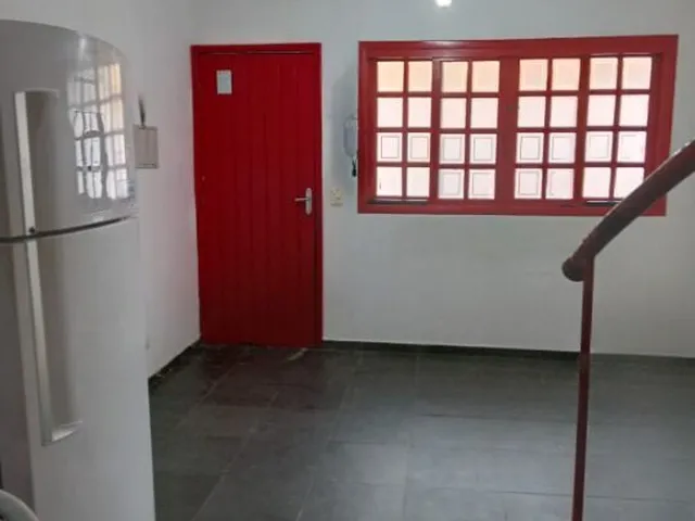 Imagem: Sobrado À Venda de 03 Dormitórios em Condomínio