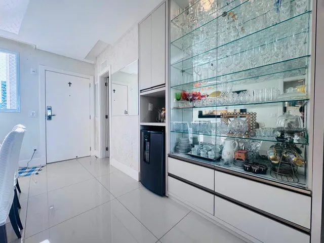 Imagem 2: Apartamento à venda com 4 Suítes 192.4m² Privativos por R$ 2.400.000,00 Centro de