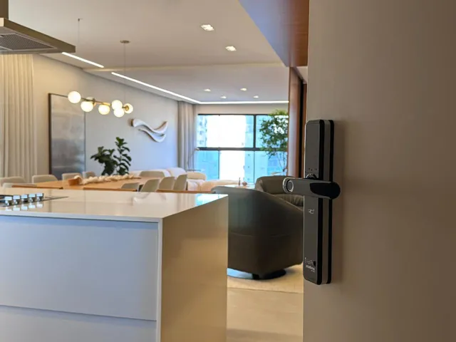 Imagem 2: Apartamento à venda com Vista Mar 3 Suítes e 4 Vagas de Garagem 393.m² Privativos no