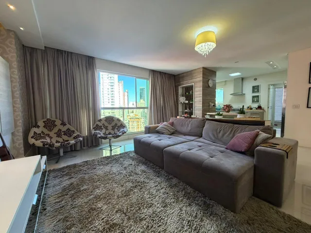 Imagem: Apartamento à Venda com 3 Suítes 130m²