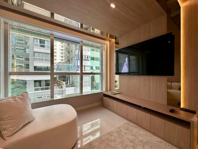 Imagem 2: Apartamento à venda 3 Suítes + 2 Demi Suítes 327m² Privativos em Meia Praia de