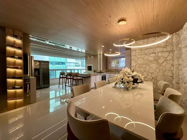 Imagem 3: Apartamento à venda 3 Suítes + 2 Demi Suítes 327m² Privativos em Meia Praia de