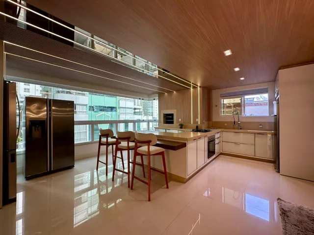 Imagem 8: Apartamento à venda 3 Suítes + 2 Demi Suítes 327m² Privativos em Meia Praia de