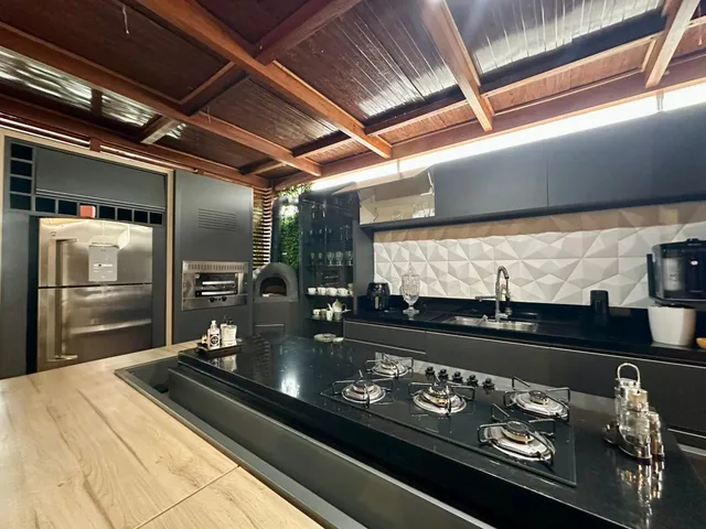 Imagem 11: Apartamento à venda 3 Suítes + 2 Demi Suítes 327m² Privativos em Meia Praia de