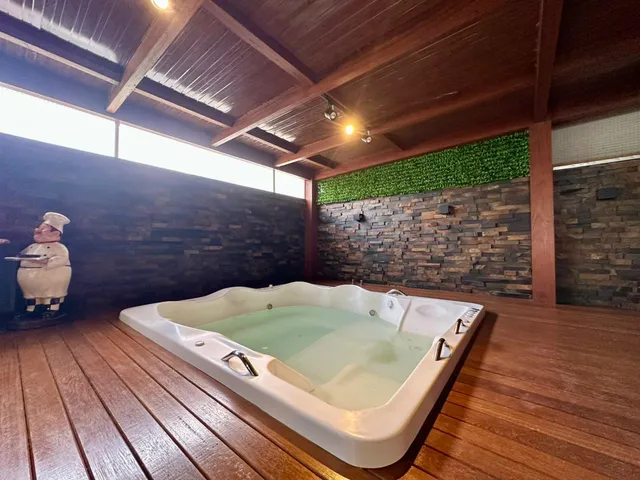 Imagem 10: Apartamento à venda 3 Suítes + 2 Demi Suítes 327m² Privativos em Meia Praia de