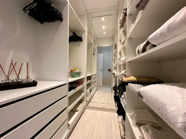 Imagem 13: Apartamento à venda 3 Suítes + 2 Demi Suítes 327m² Privativos em Meia Praia de