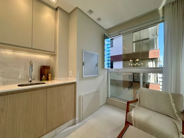 Imagem 2: Apartamento À Venda com 3 Suítes 130M² Privativas em Meia Praia de Itapema Sc