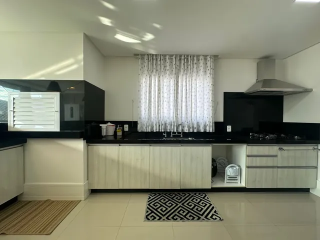 Imagem 12: Apartamento à venda com 3 Suítes 134m² Privativas 4 Vagas de Garagem em Meia Praia de