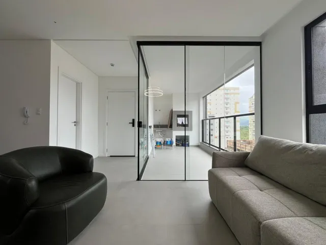 Imagem 3: Apartamento à Venda com 3 Suítes 119.00m² Privativos por R$ 1.850.000,00 em Meia Praia